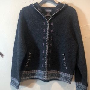 Woolrich embroidered hooded sweater. Size L